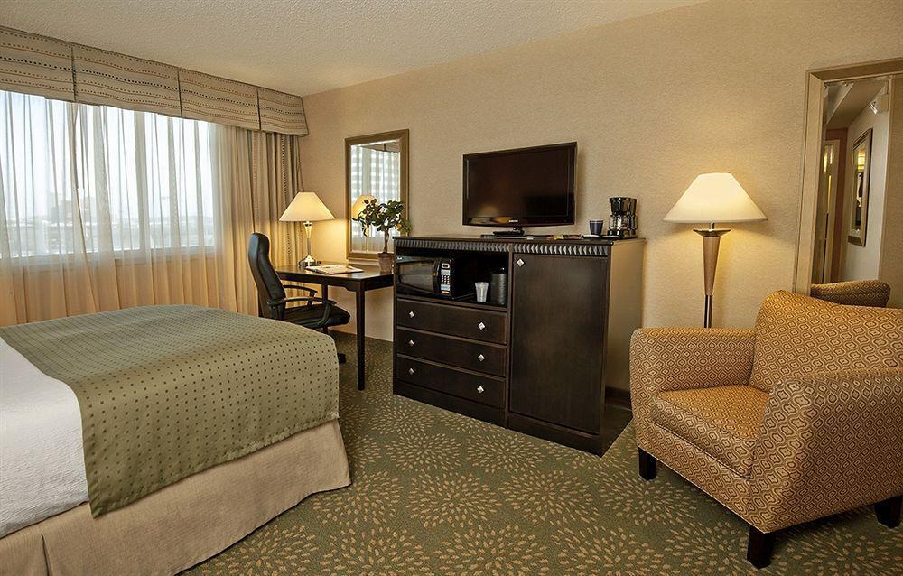 Holiday Inn Alexandria At Carlyle By Ihg Exteriör bild